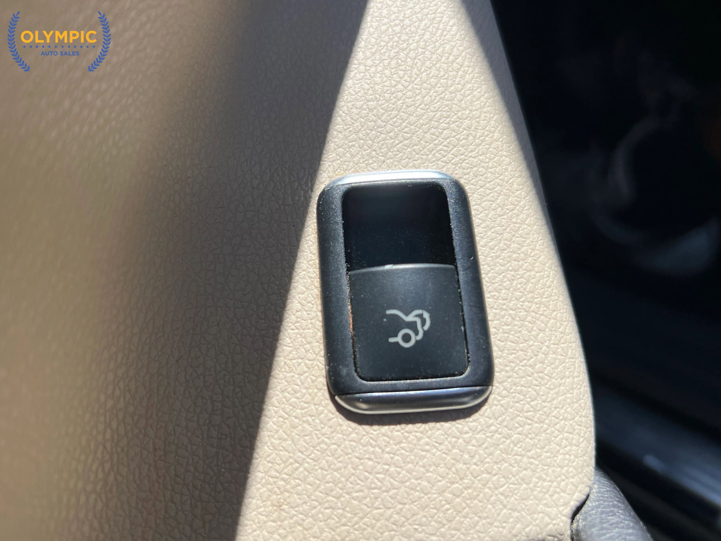Used 2018 Mercedes-Benz CLA 250 w/ Convenience Package image 36