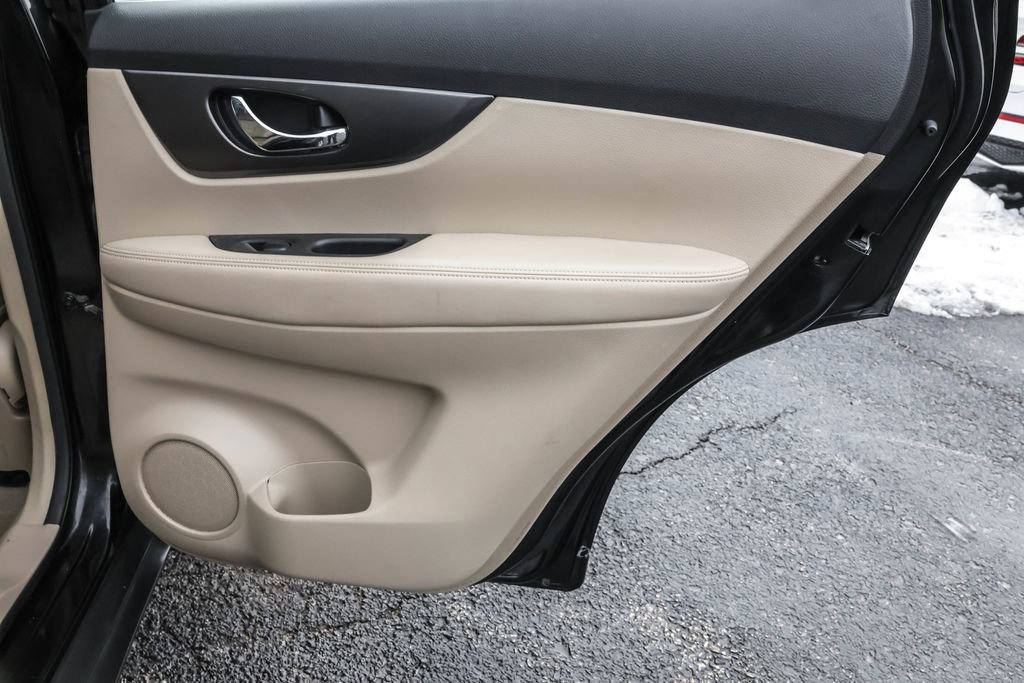 Used 2015 Nissan Rogue S image 28