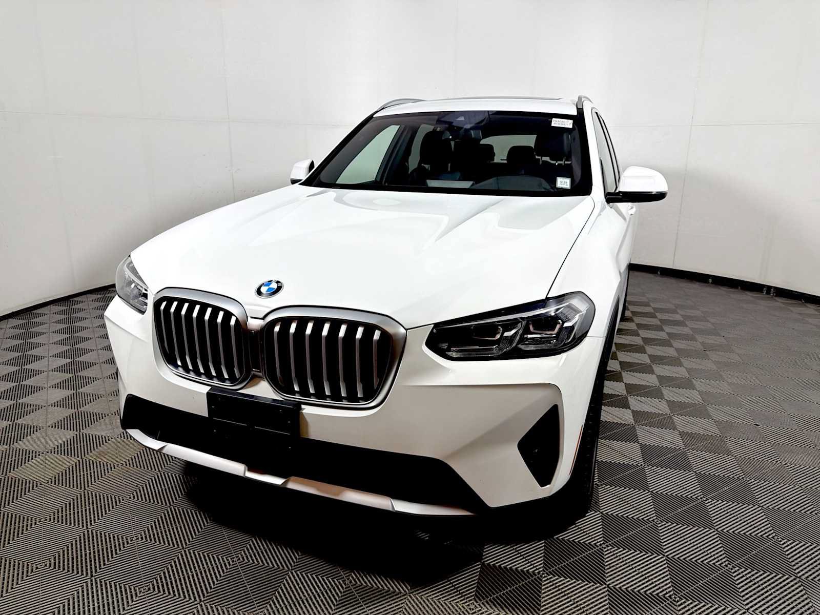 Used 2024 BMW X3 xDrive30i w/ Convenience Package AWD/4WD image 3