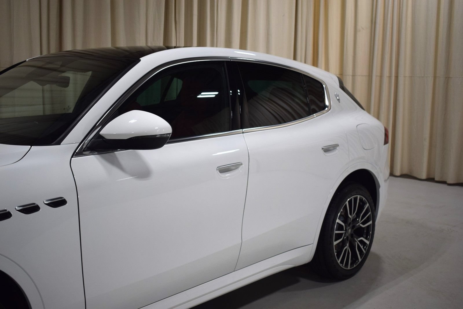 Certified 2025 Maserati Grecale Modena AWD/4WD image 2