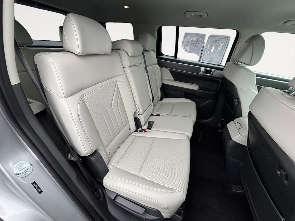 Used 2025 Hyundai Santa Fe SEL image 11