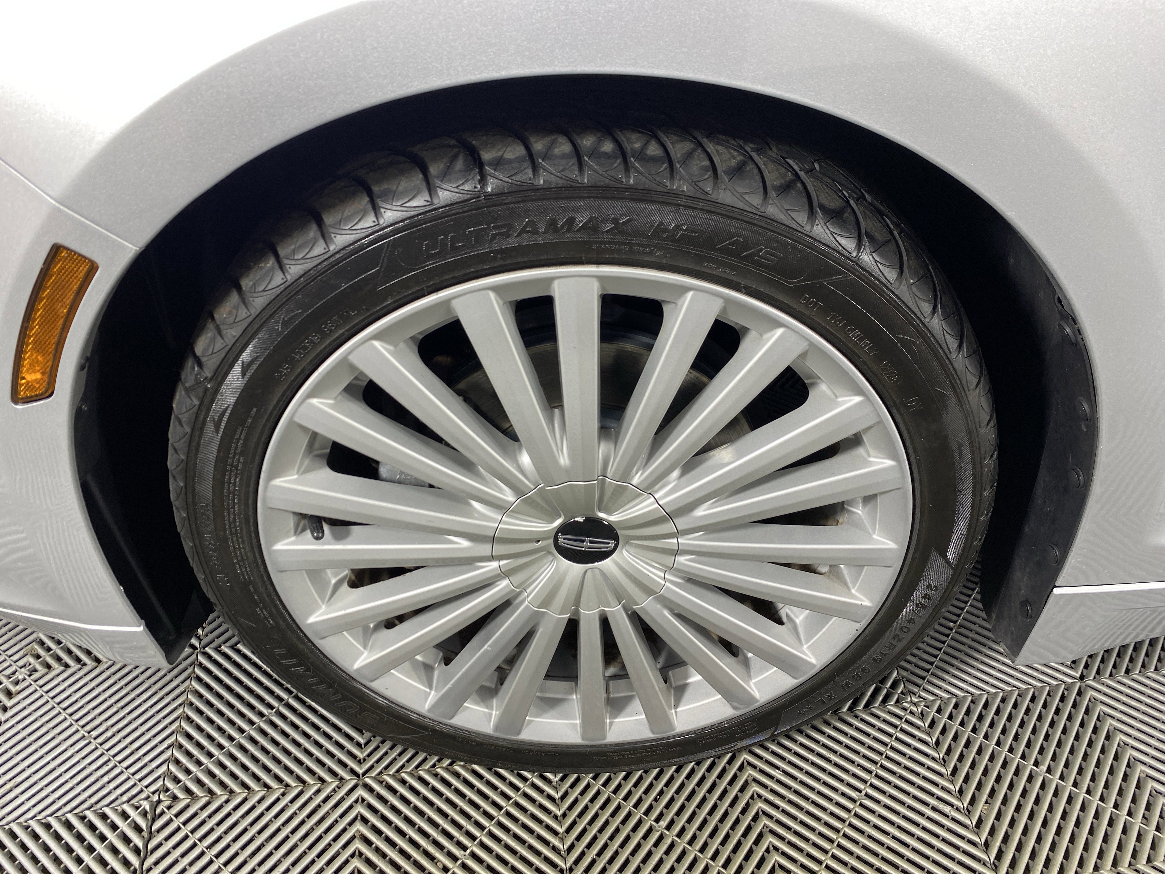 Used 2017 Lincoln MKZ Reserve FWD image 14