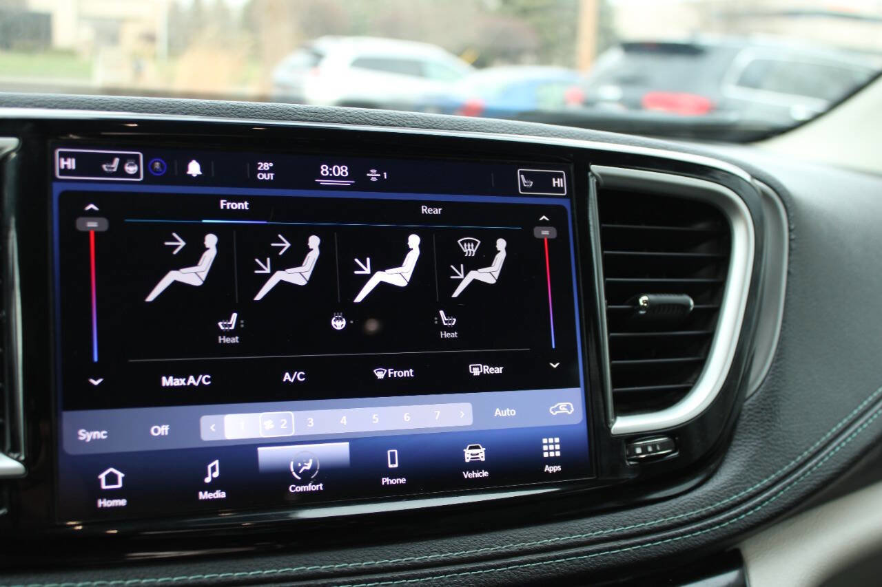 Used 2021 Chrysler Pacifica Touring-L FWD image 35