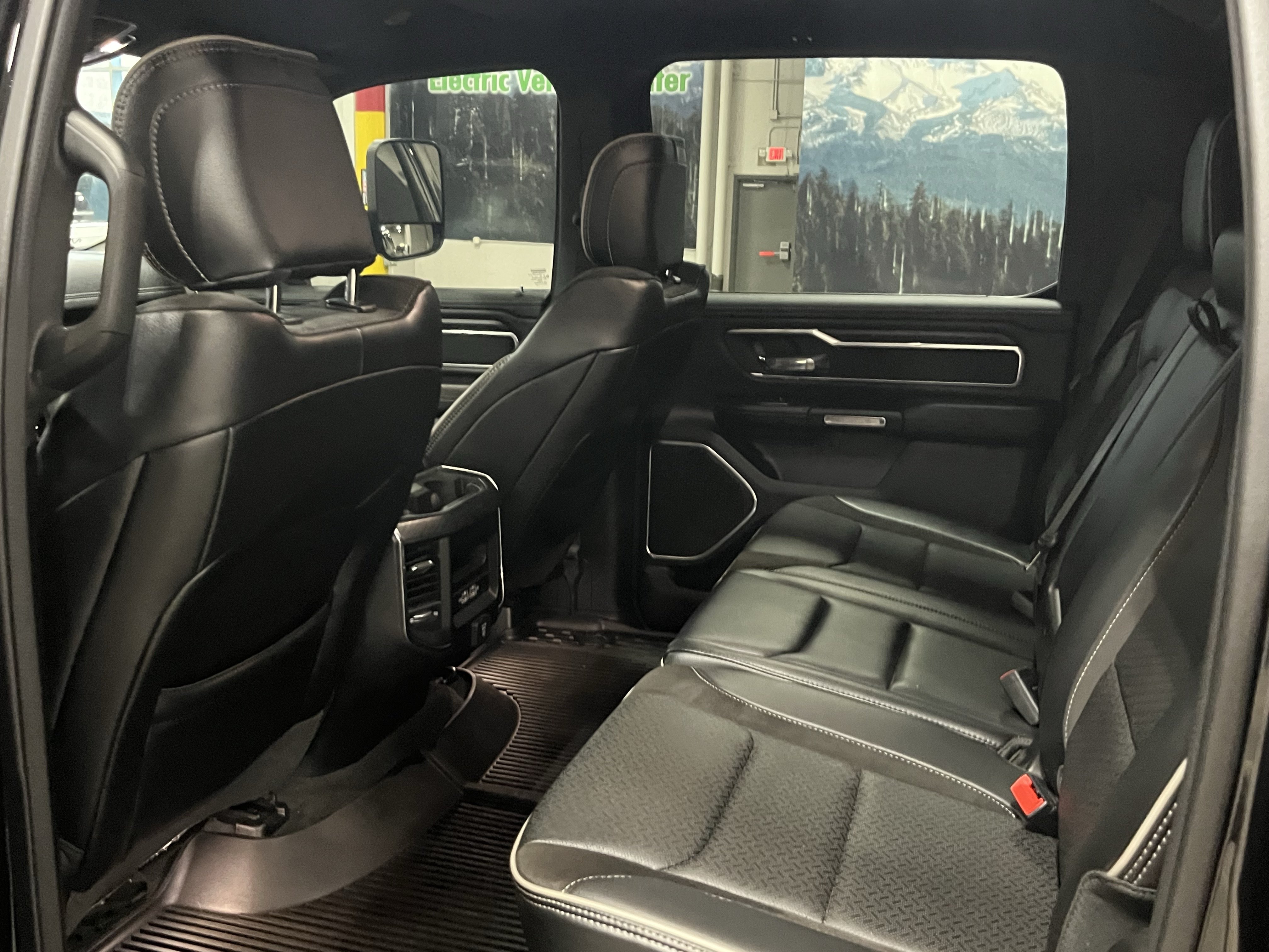Used 2023 RAM 1500 Laramie AWD/4WD image 15