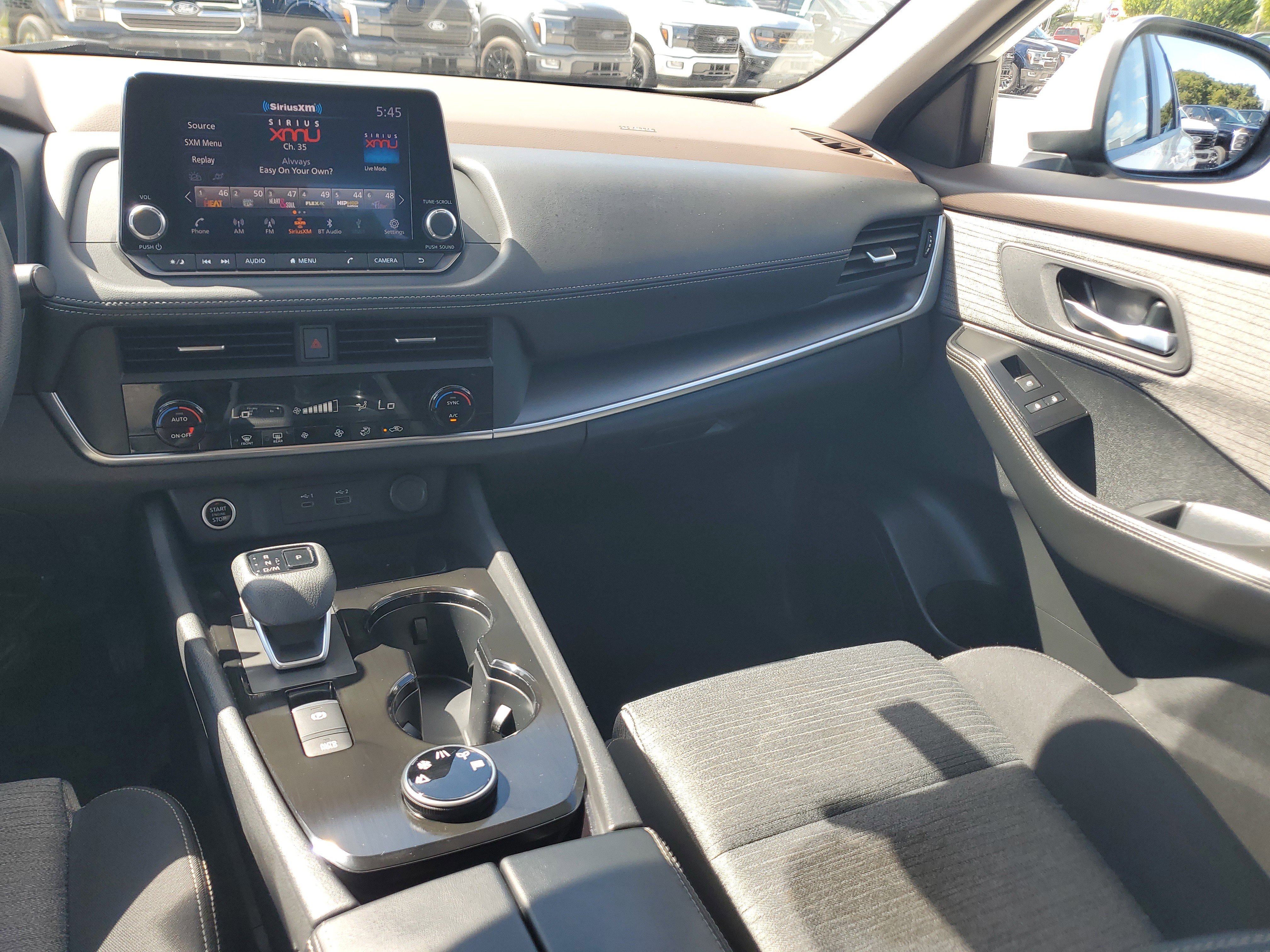 Used 2023 Nissan Rogue SV image 16