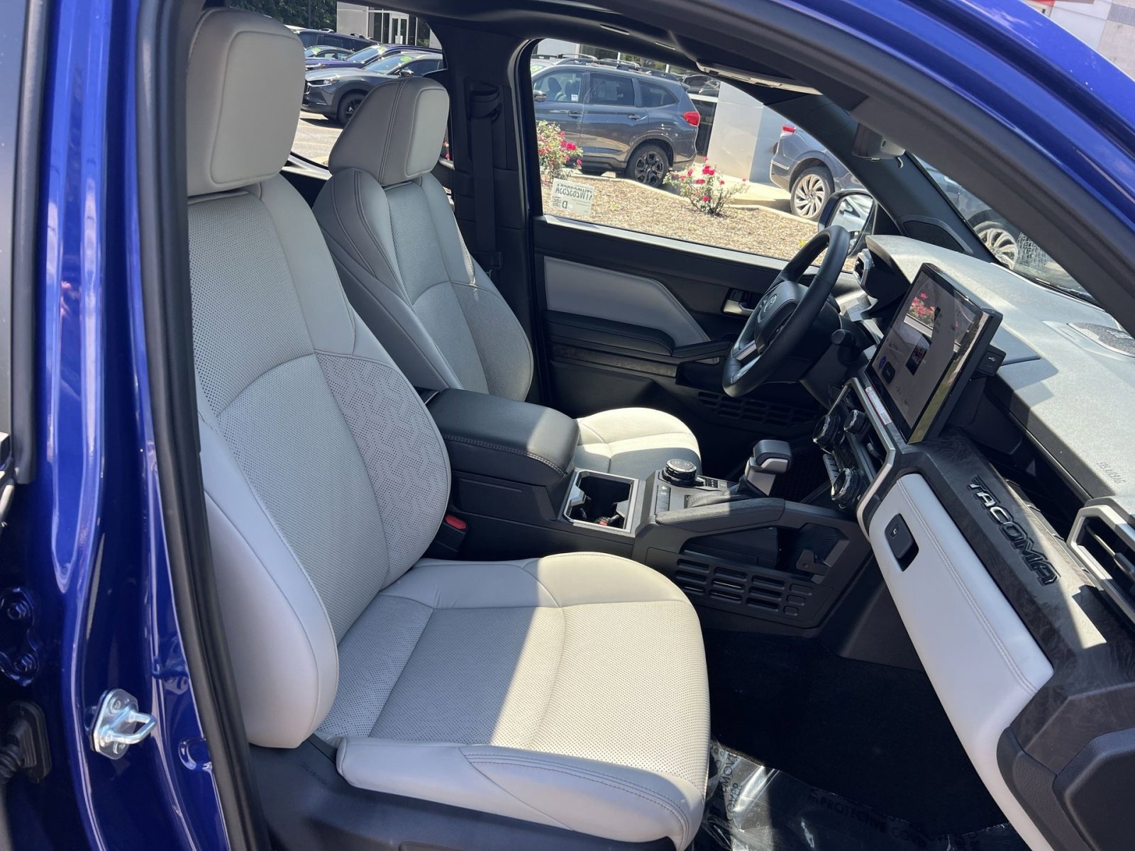 Used 2025 Toyota Tacoma Limited AWD/4WD image 26
