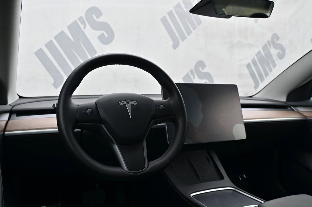 Used 2023 Tesla Model 3 Standard Range image 8