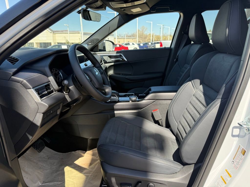 New 2026 Mitsubishi Outlander LE image 29