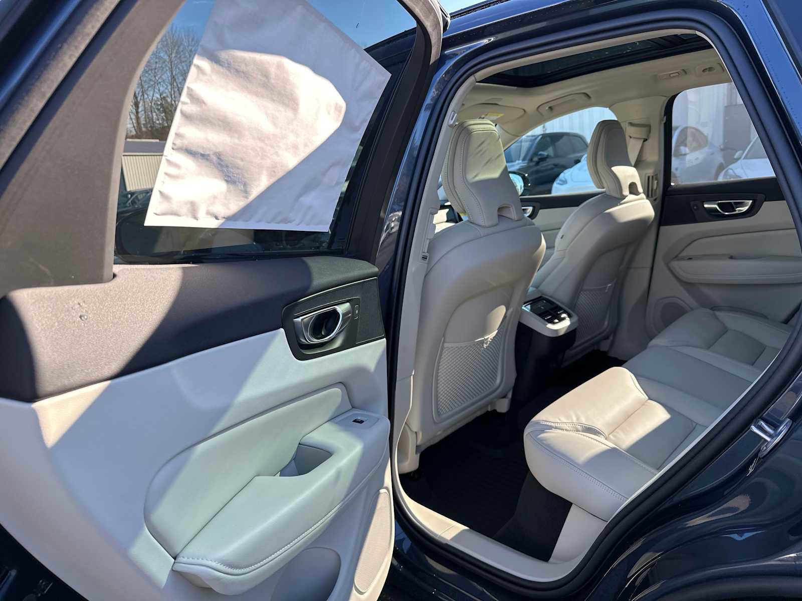 Used 2025 Volvo XC60 B5 Ultra w/ Protection Package Premier image 15