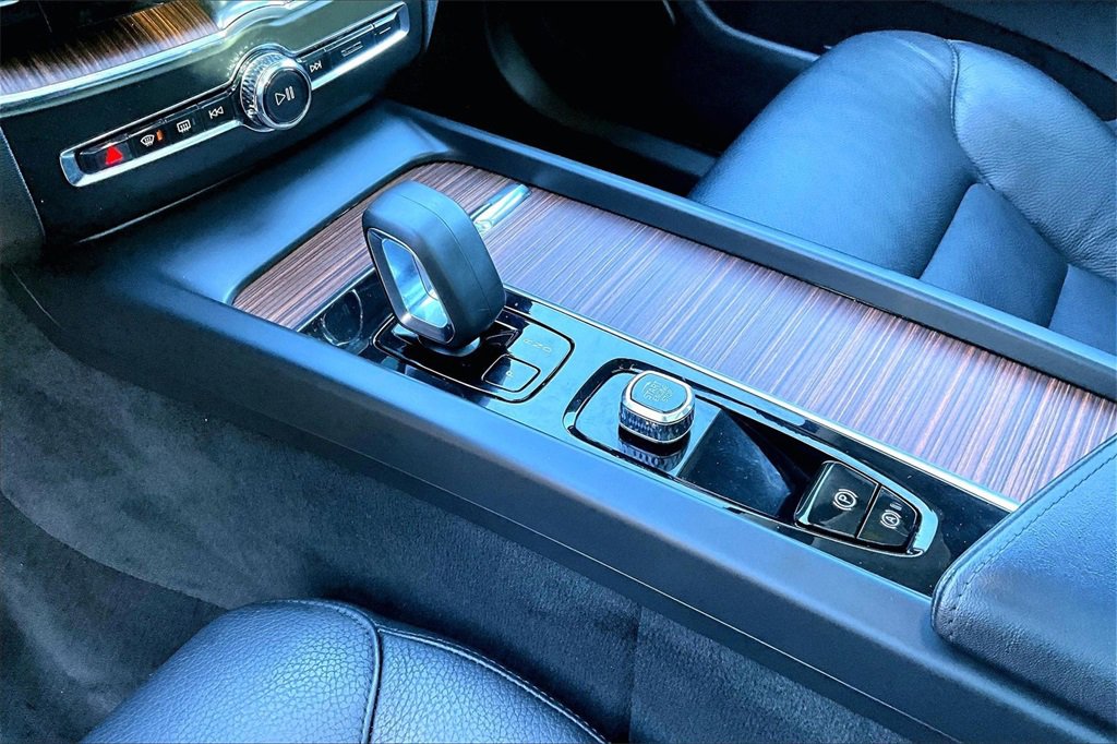 Certified 2023 Volvo XC60 B5 Plus w/ Climate Package image 17