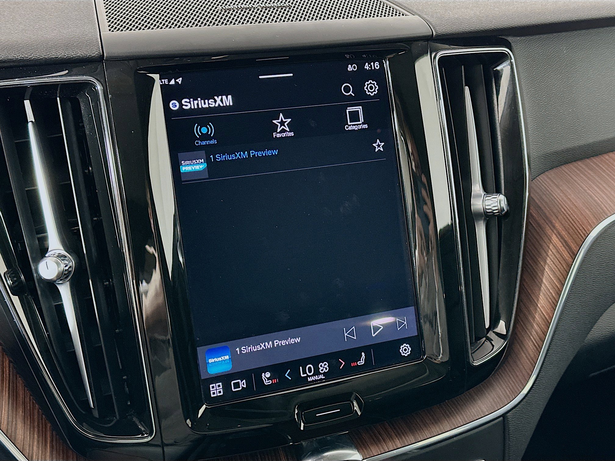 Used 2024 Volvo XC60 B5 Plus image 19