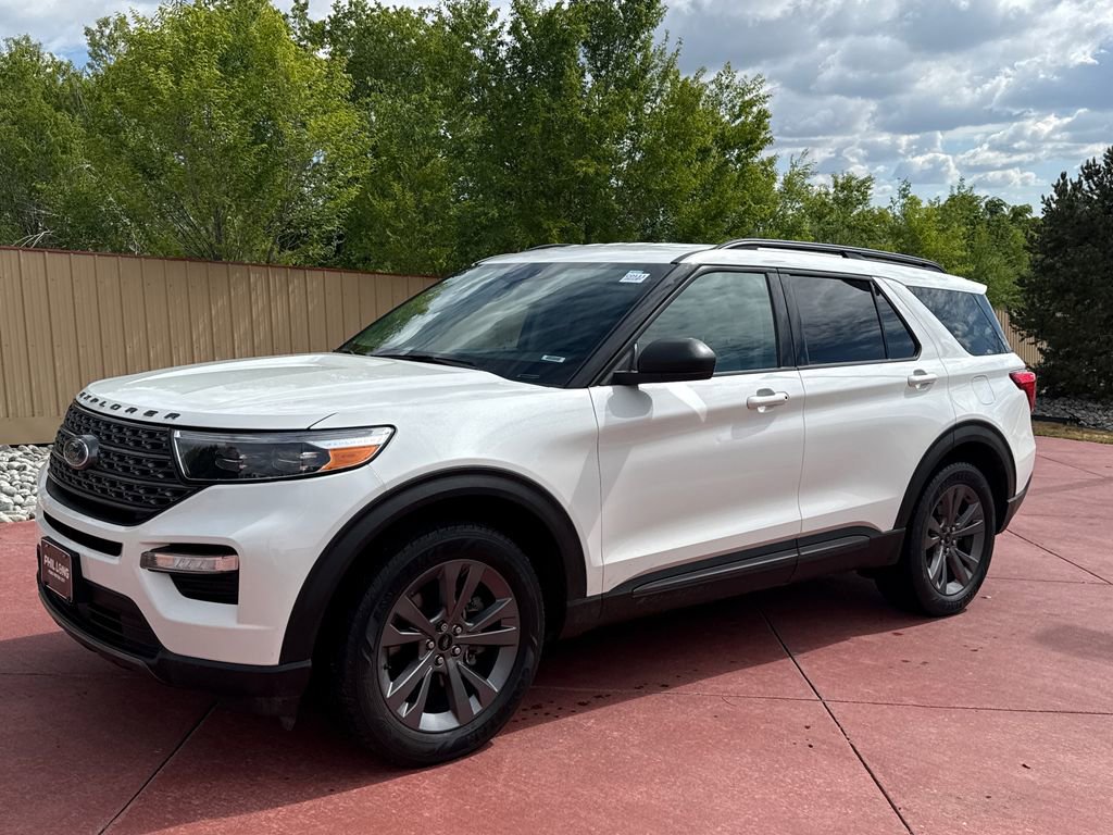 Used 2021 Ford Explorer XLT w/ Equipment Group 202A AWD/4WD image 3