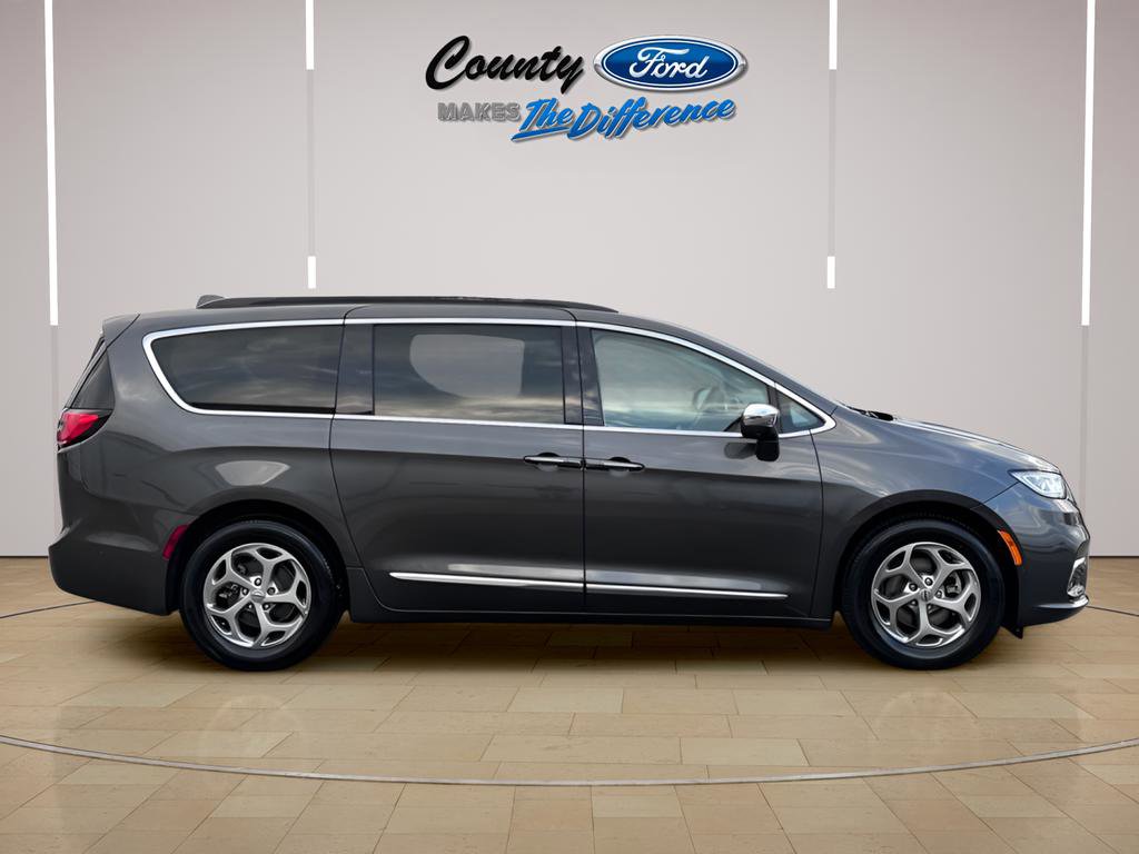Used 2022 Chrysler Pacifica Limited FWD image 26