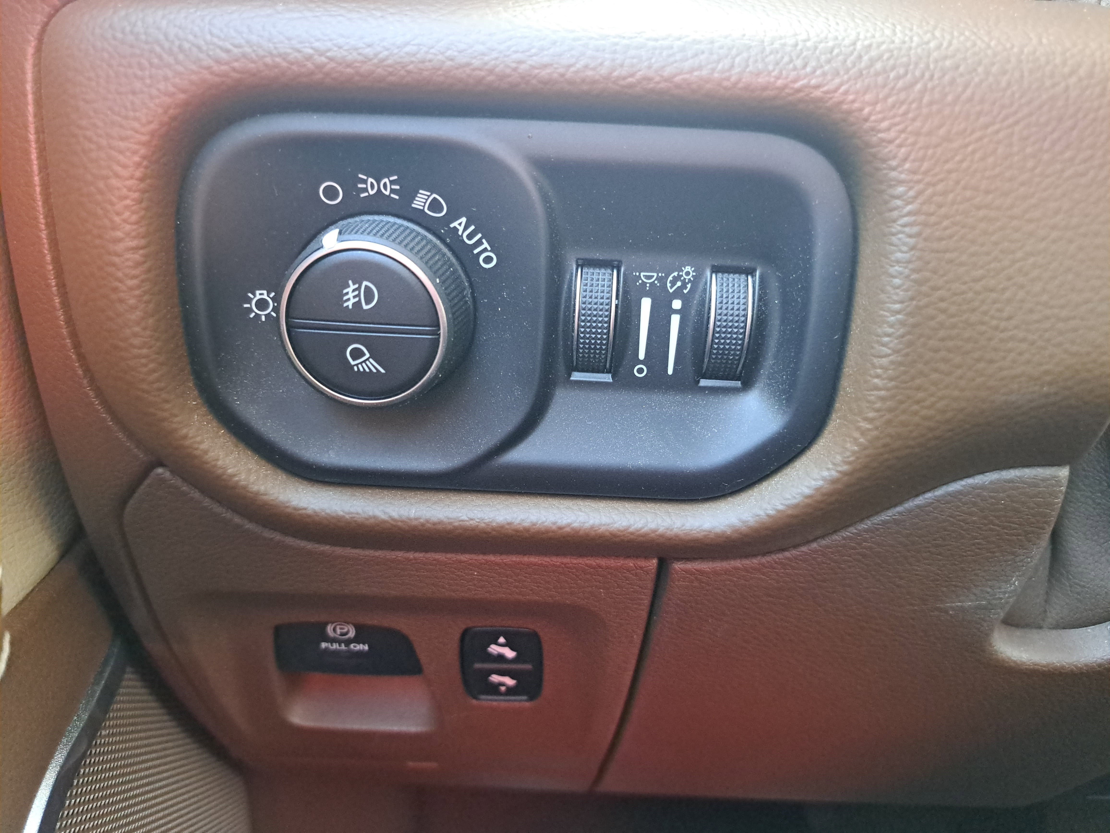 Used 2019 RAM 1500 Laramie AWD/4WD image 23