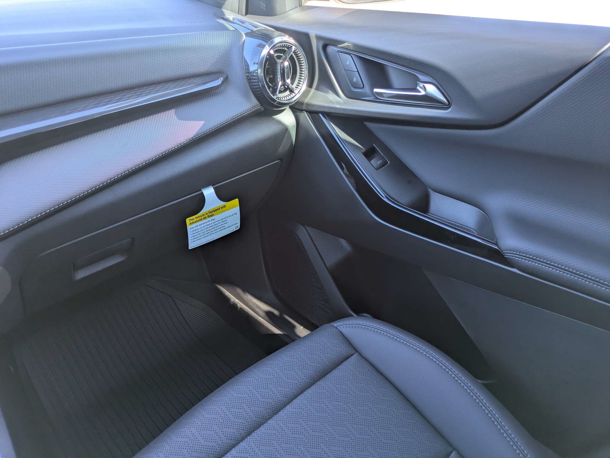 New 2027 Chevrolet Equinox LT w/ Convenience Package II FWD image 12
