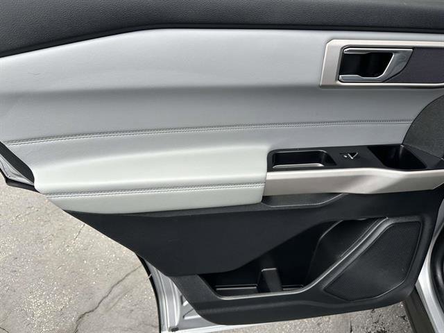 Used 2024 Ford Explorer XLT w/ Equipment Group 202A AWD/4WD image 11