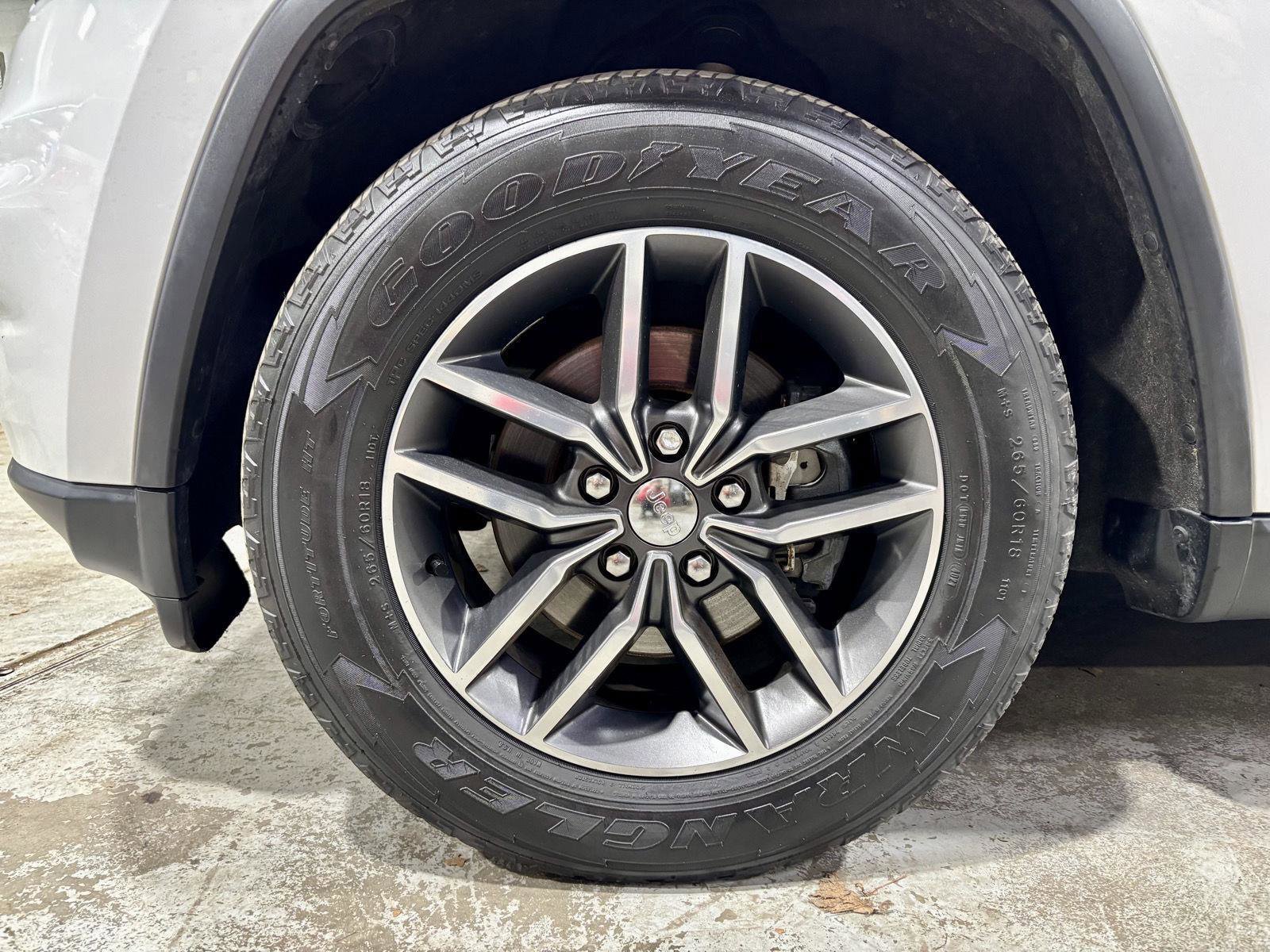 Used 2017 Jeep Grand Cherokee Limited image 37