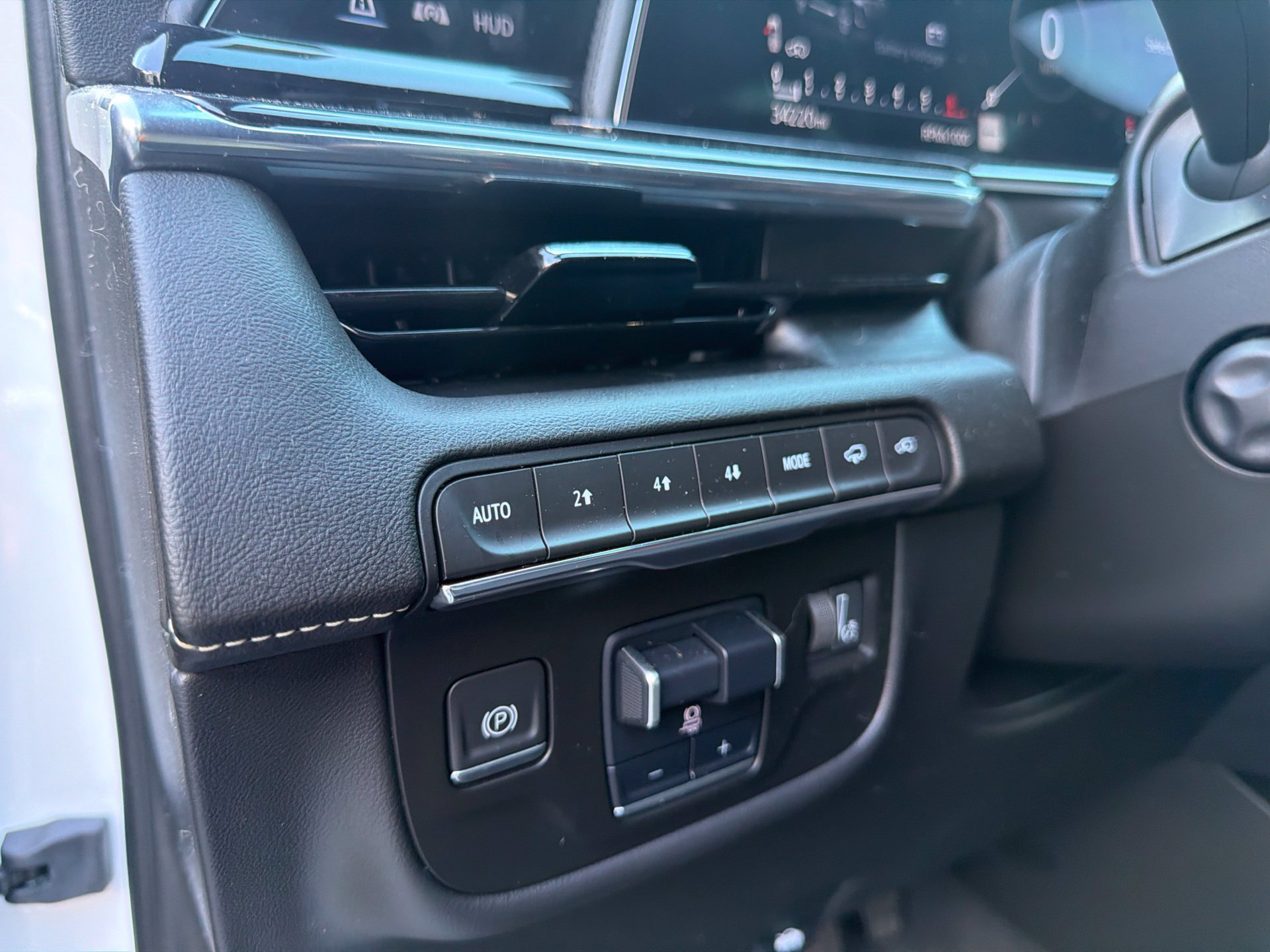 Used 2021 Cadillac Escalade Sport w/ Driver Assist Tech Package AWD/4WD image 32