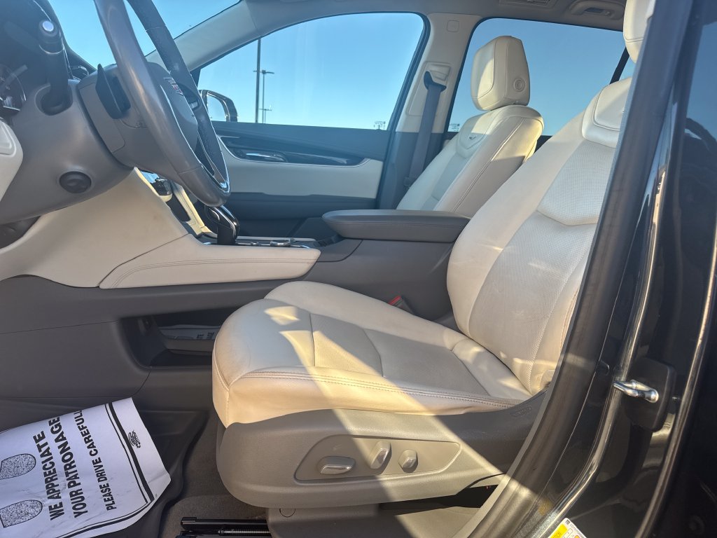 Used 2021 Cadillac XT6 Premium Luxury AWD/4WD image 15