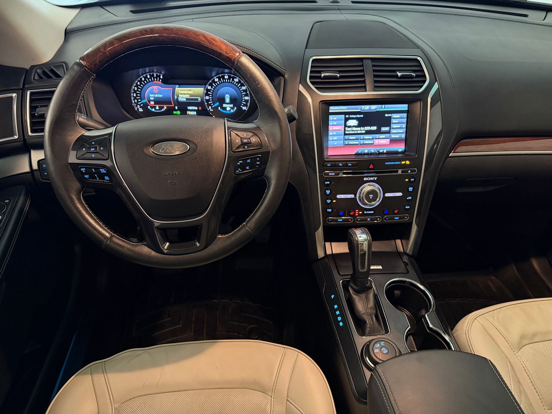 Used 2016 Ford Explorer Platinum AWD/4WD image 29