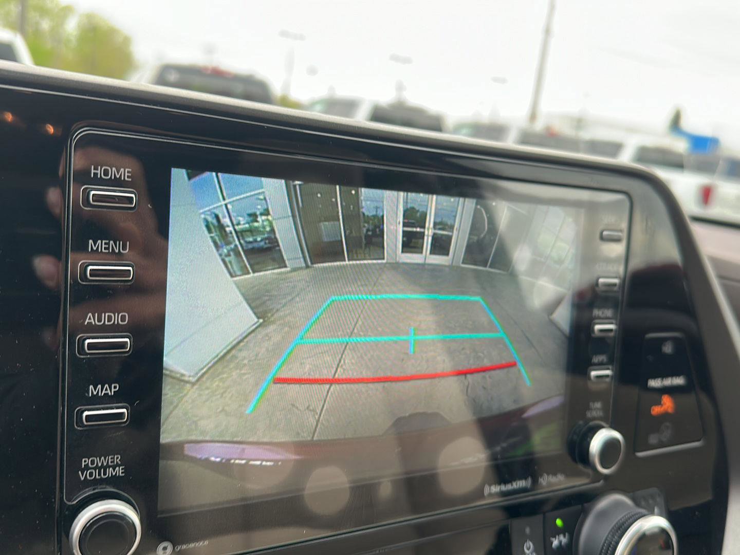 Used 2022 Toyota Highlander XLE AWD/4WD image 18