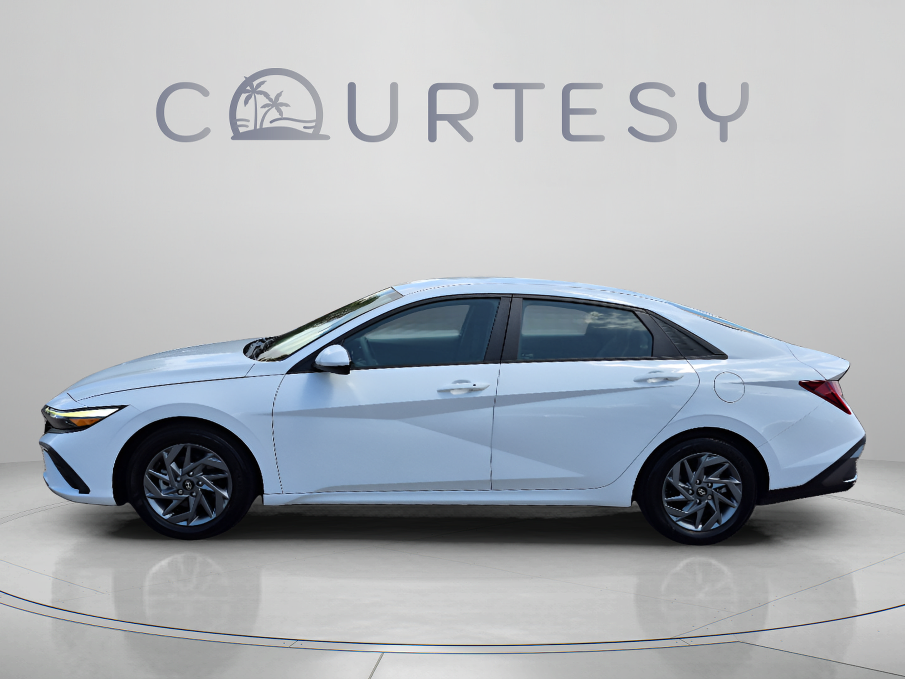 Certified 2024 Hyundai Elantra Blue FWD image 2