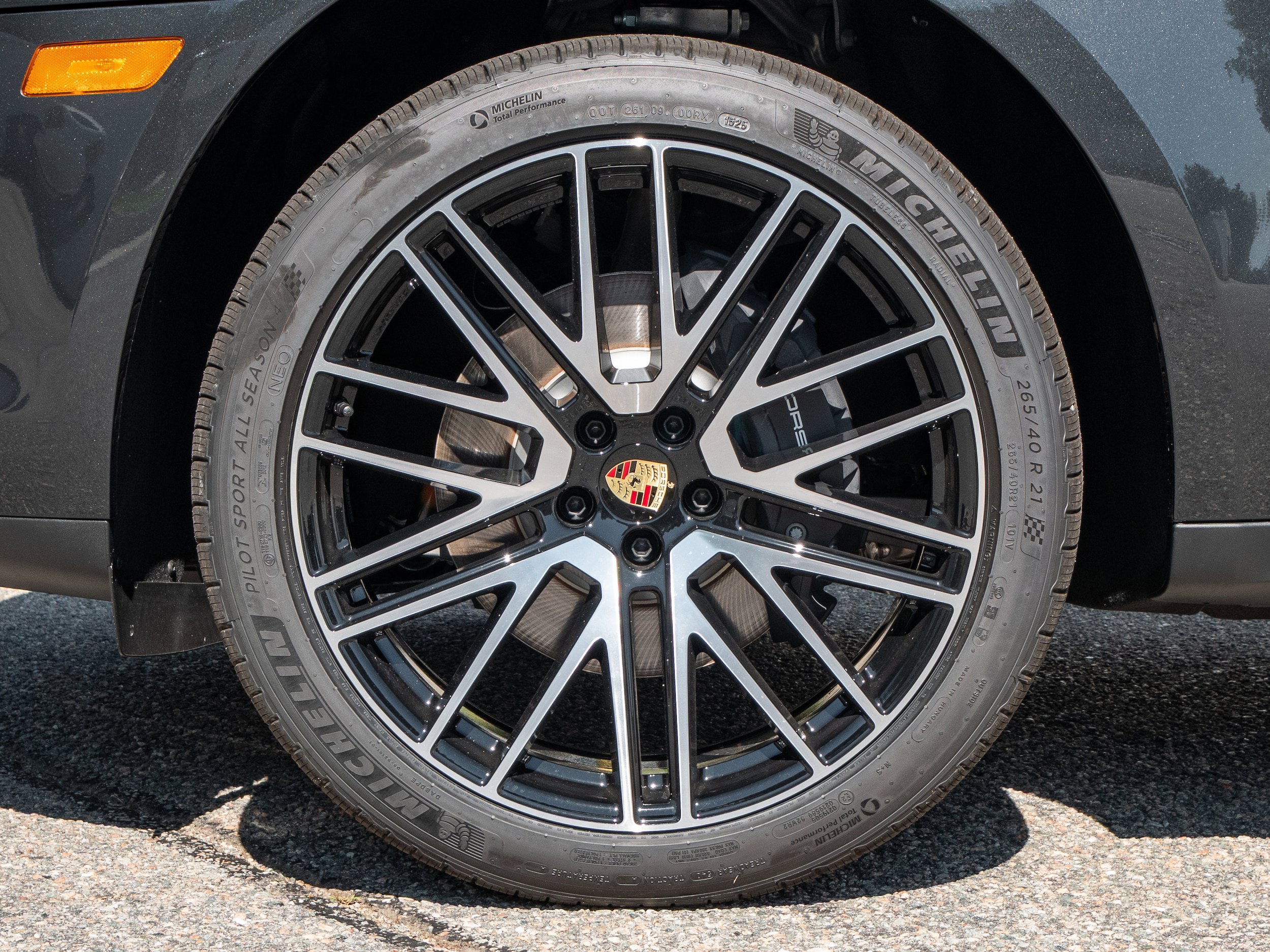 Certified 2026 Porsche Macan AWD/4WD image 16