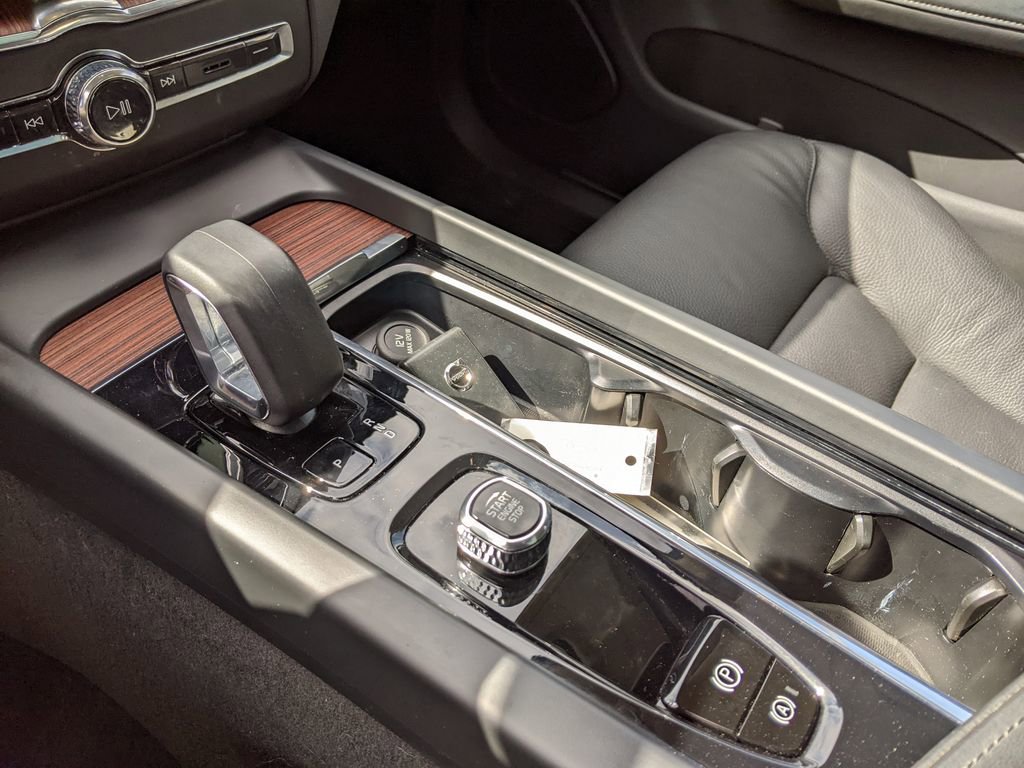 Certified 2023 Volvo XC60 B5 Plus w/ Climate Package image 19