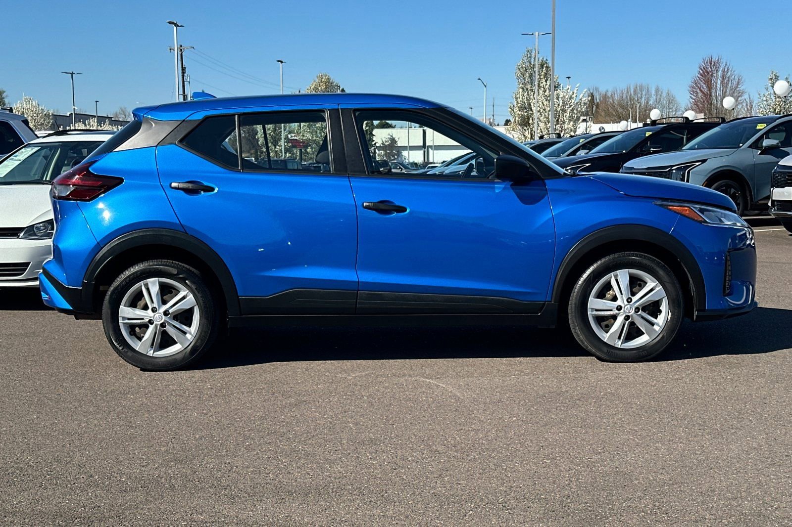 Used 2021 Nissan Kicks S FWD image 3