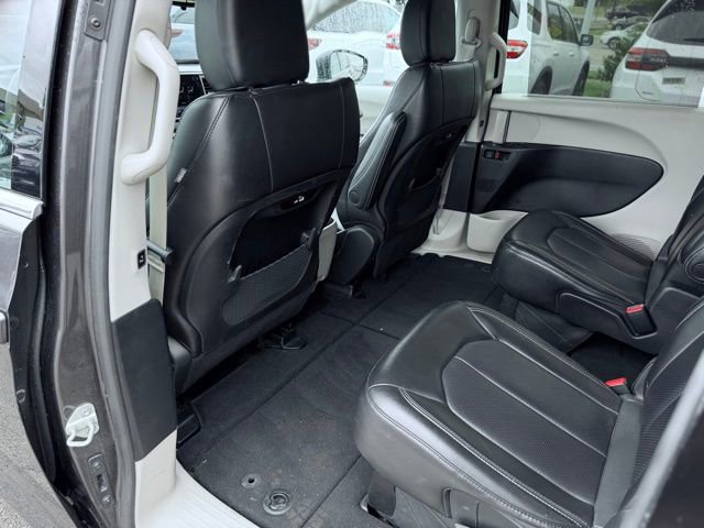 Certified 2023 Chrysler Pacifica Touring-L FWD image 21