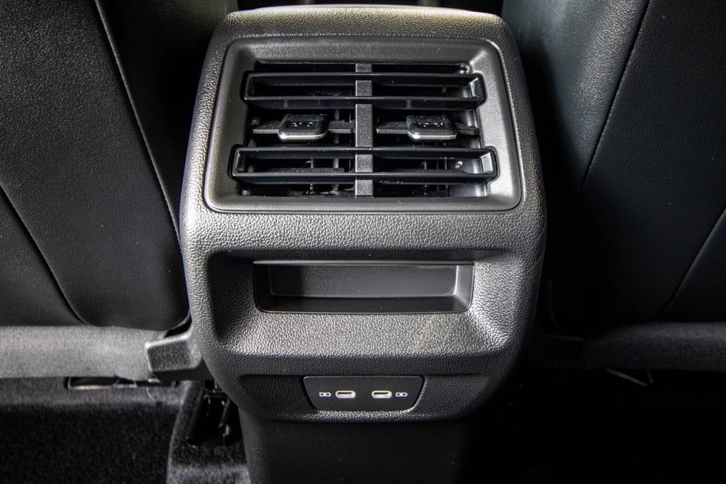 Certified 2025 Volkswagen Tiguan SE image 31