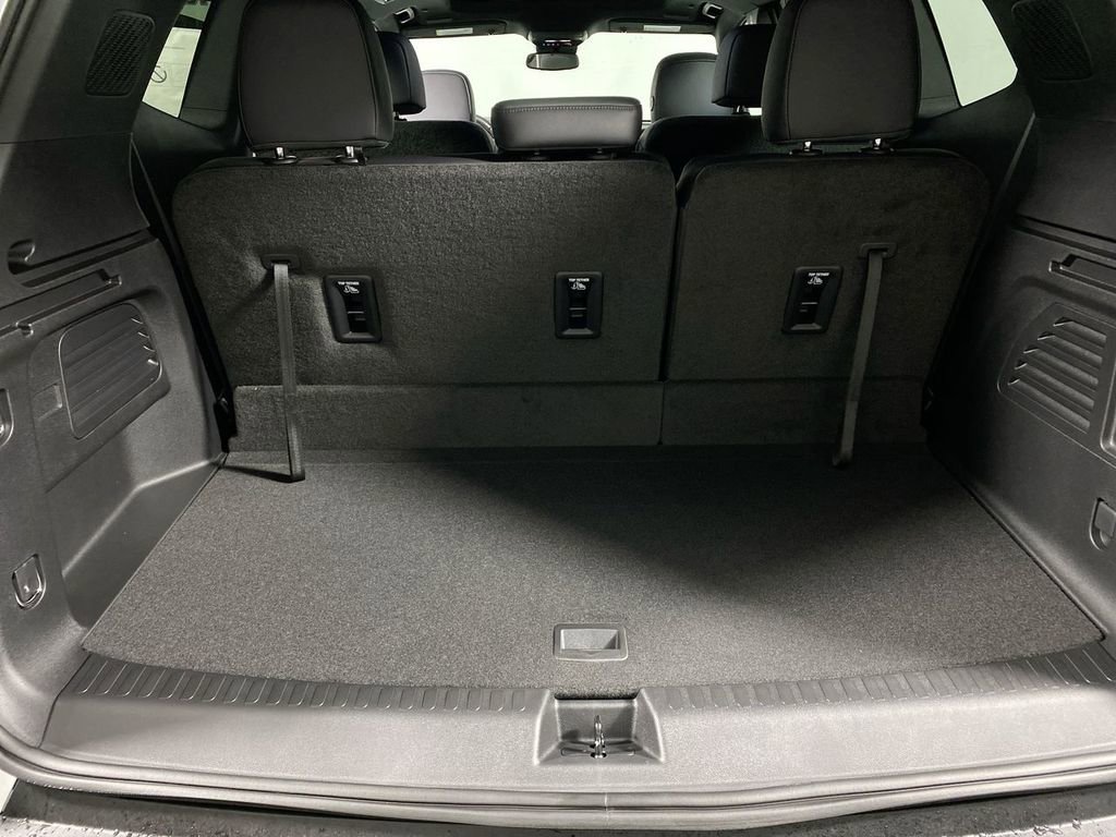 Used 2025 GMC Acadia AT4 w/ Luxury Package image 25