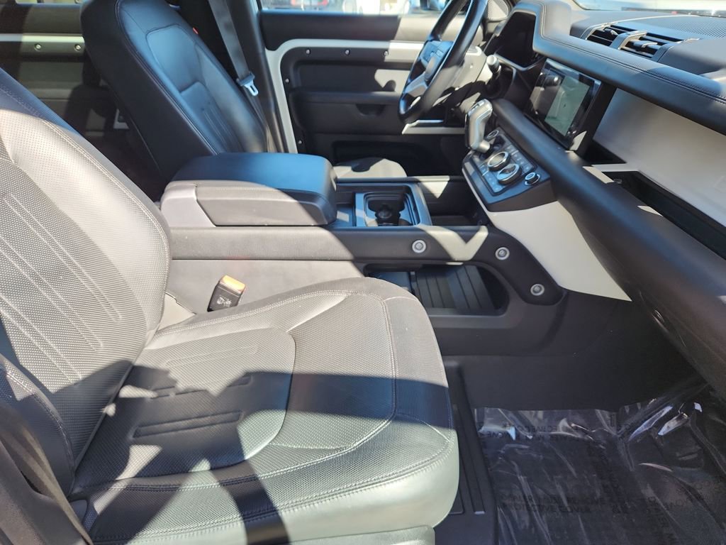 Used 2022 Land Rover Defender 110 X-Dynamic HSE image 3