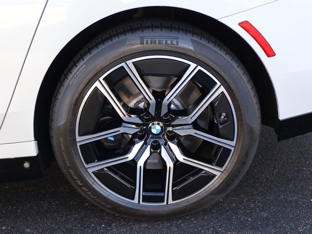 Certified 2025 BMW 760i xDrive image 47