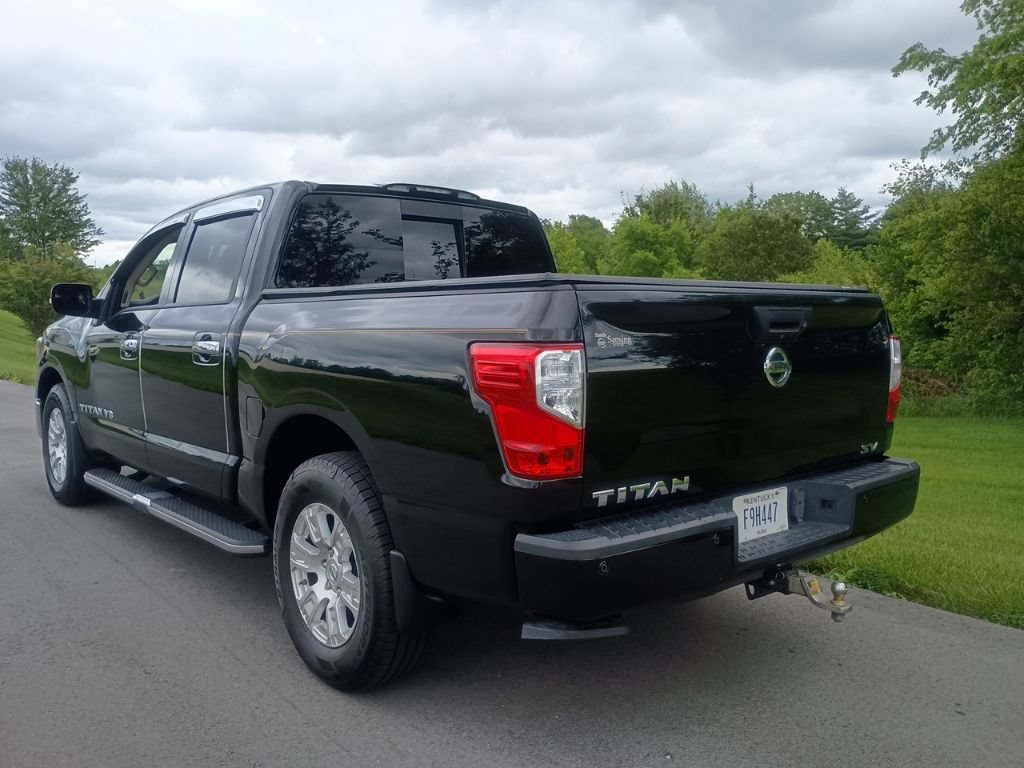 Used 2019 Nissan Titan SV w/ SV Convenience Package RWD image 4