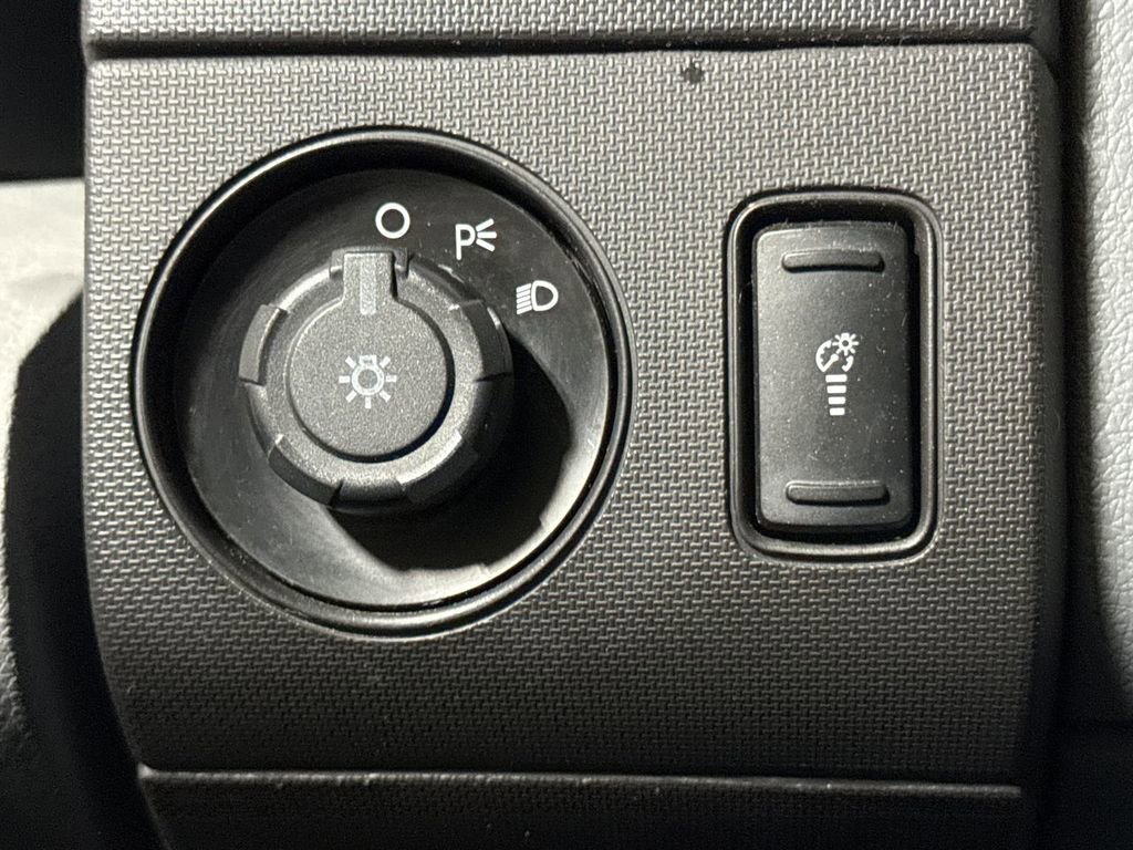 Used 2015 Ford F250 XL w/ FX4 Off-Road Package image 18