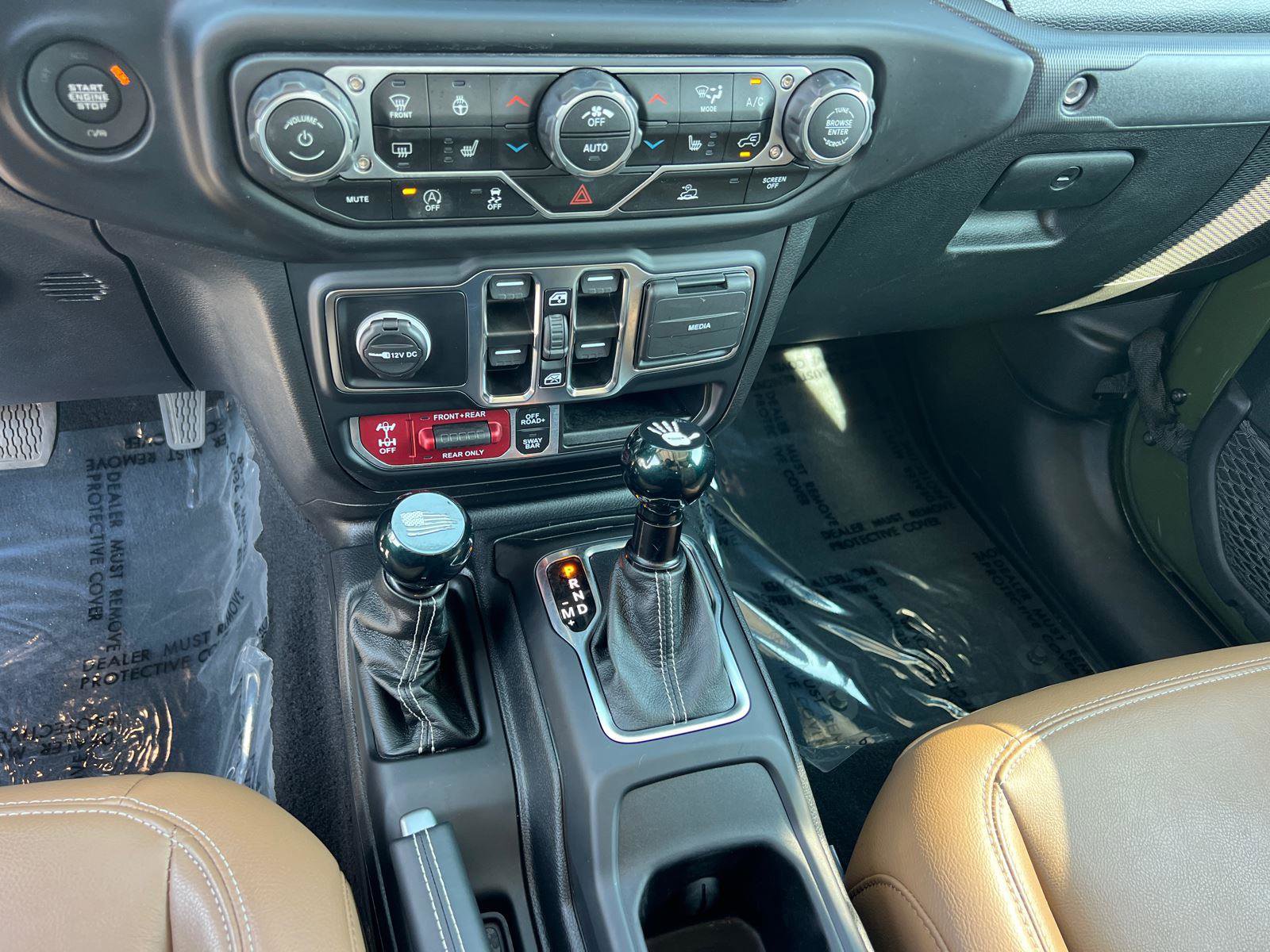 Used 2023 Jeep Gladiator Rubicon w/ LED Lighting Group AWD/4WD image 32