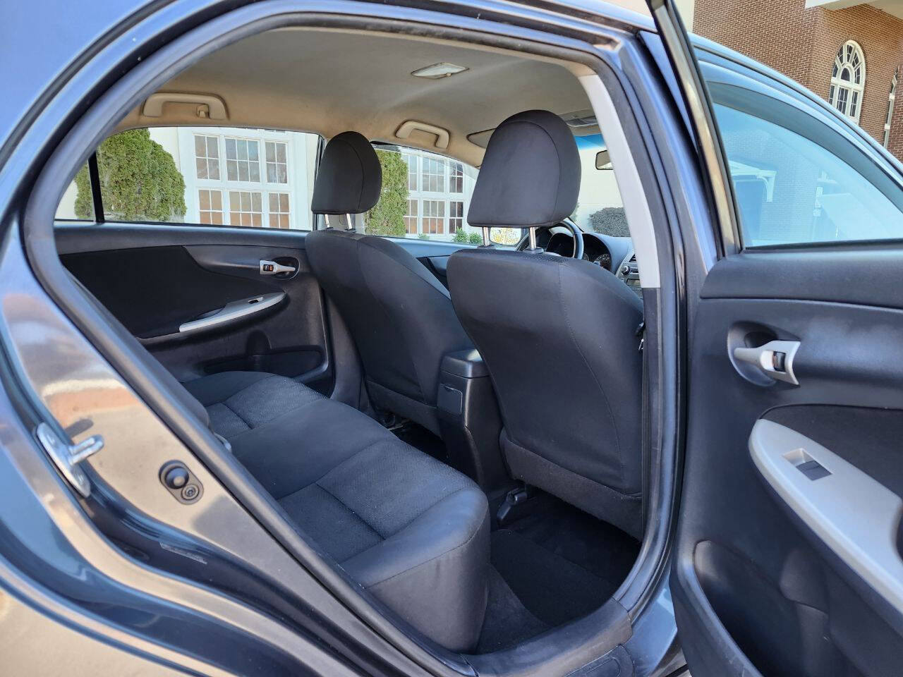 Used 2010 Toyota Corolla S image 8