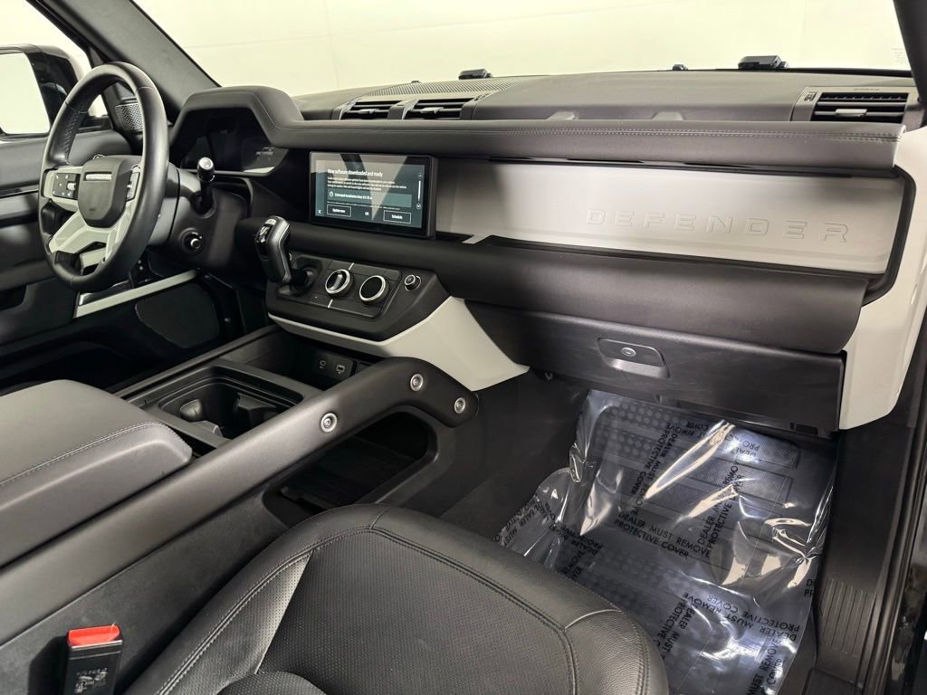 Used 2024 Land Rover Defender 90 S image 32