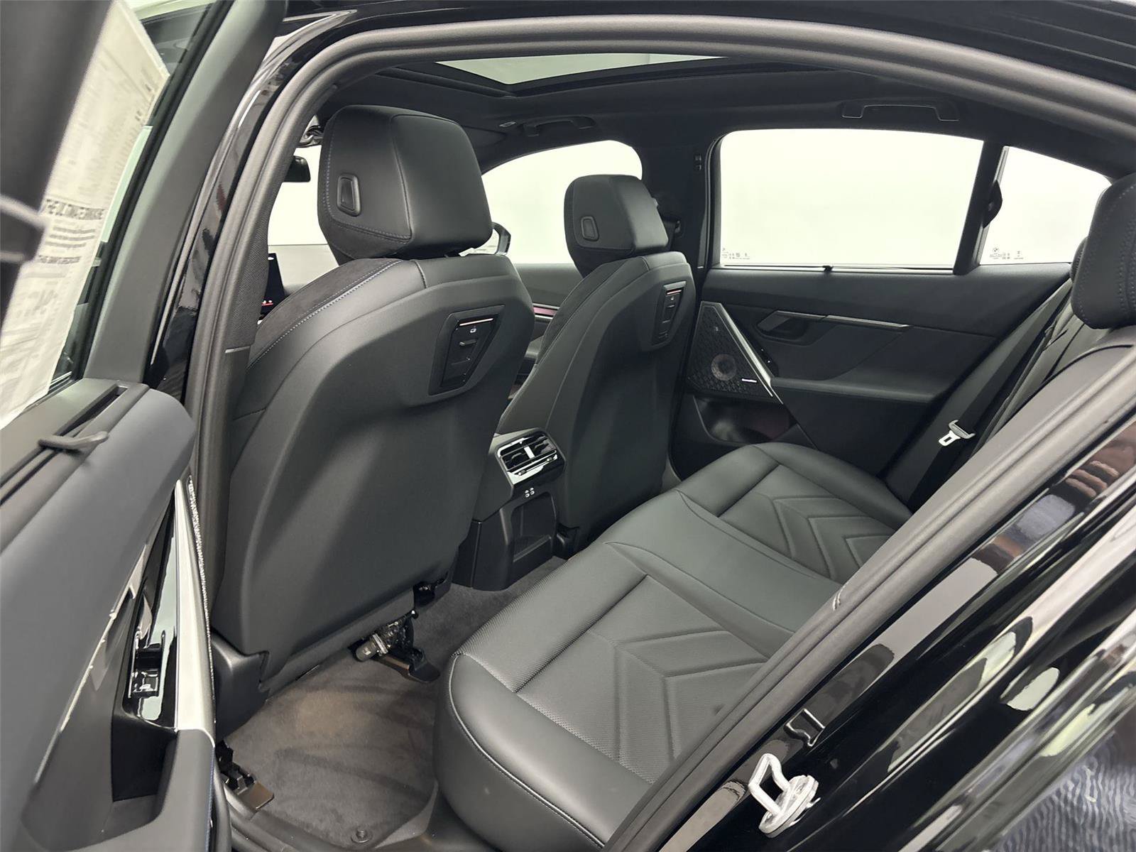 New 2026 BMW i5 w/ Executive Package AWD/4WD image 29