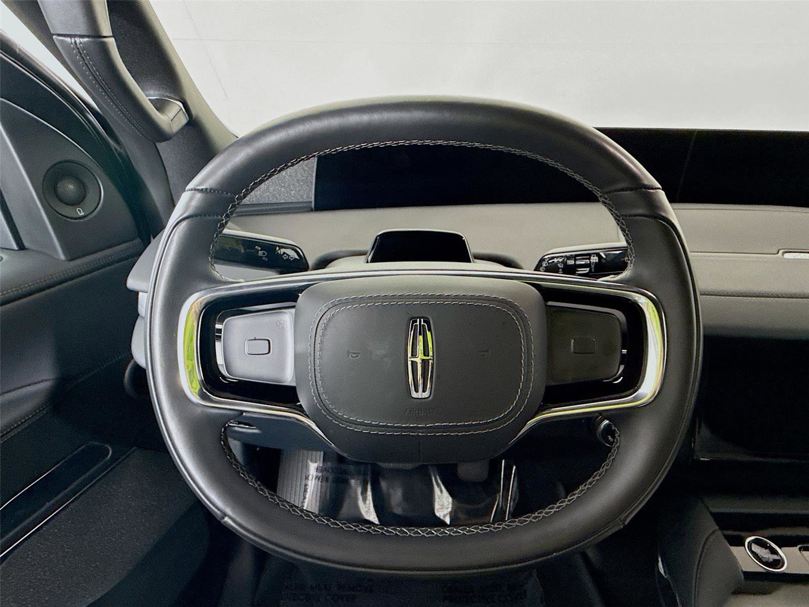 Used 2025 Lincoln Navigator Reserve w/ Jet Appearance Package image 11