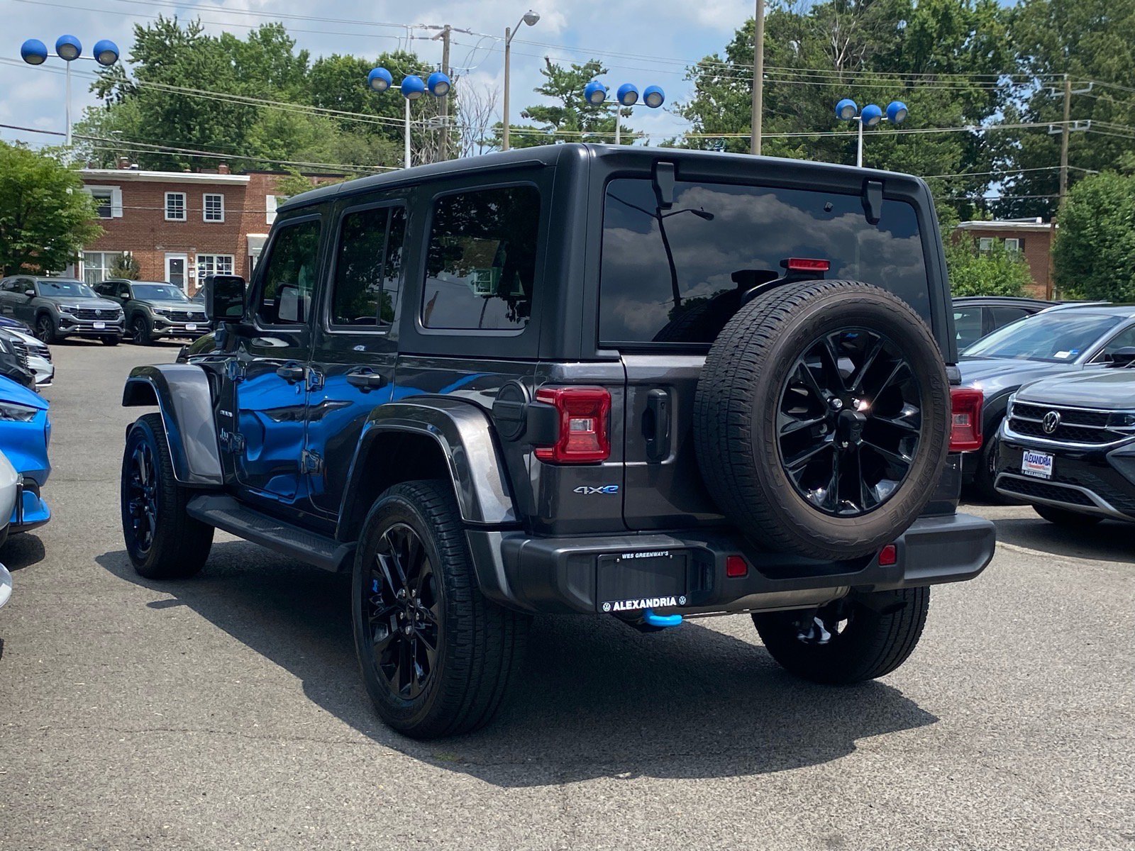 Used 2023 Jeep Wrangler Unlimited Sahara w/ Cold Weather Group AWD/4WD image 5