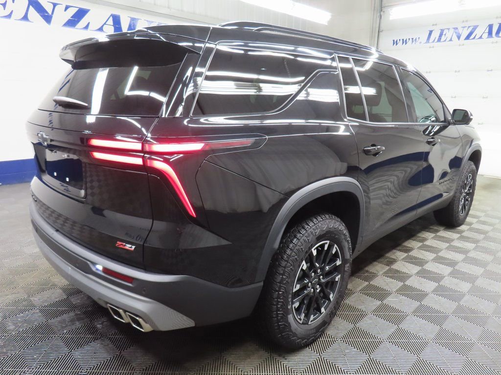 Used 2025 Chevrolet Traverse Z71 image 4