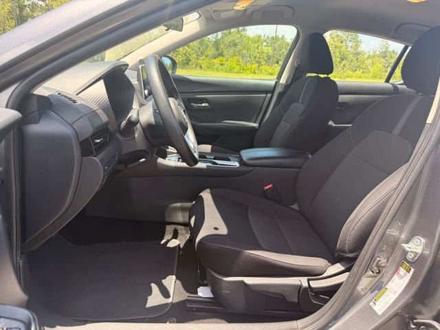 Used 2024 Nissan Sentra SV FWD image 6