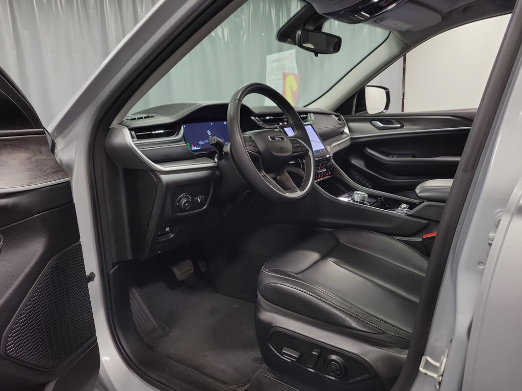 Used 2023 Jeep Grand Cherokee Limited AWD/4WD image 12