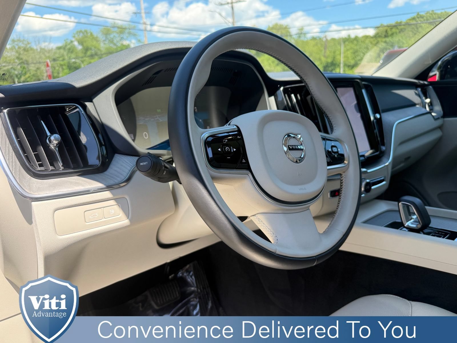 Certified 2025 Volvo XC60 T8 Plus w/ Protection Package Premier AWD/4WD image 17