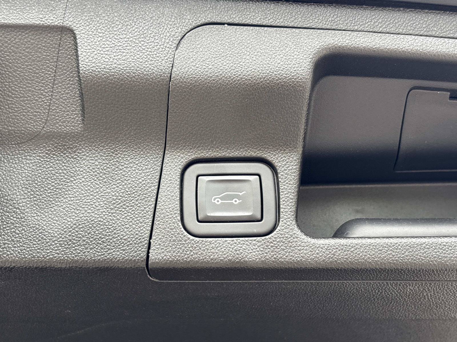 Used 2023 GMC Acadia SLE w/ Driver Convenience Package FWD image 34