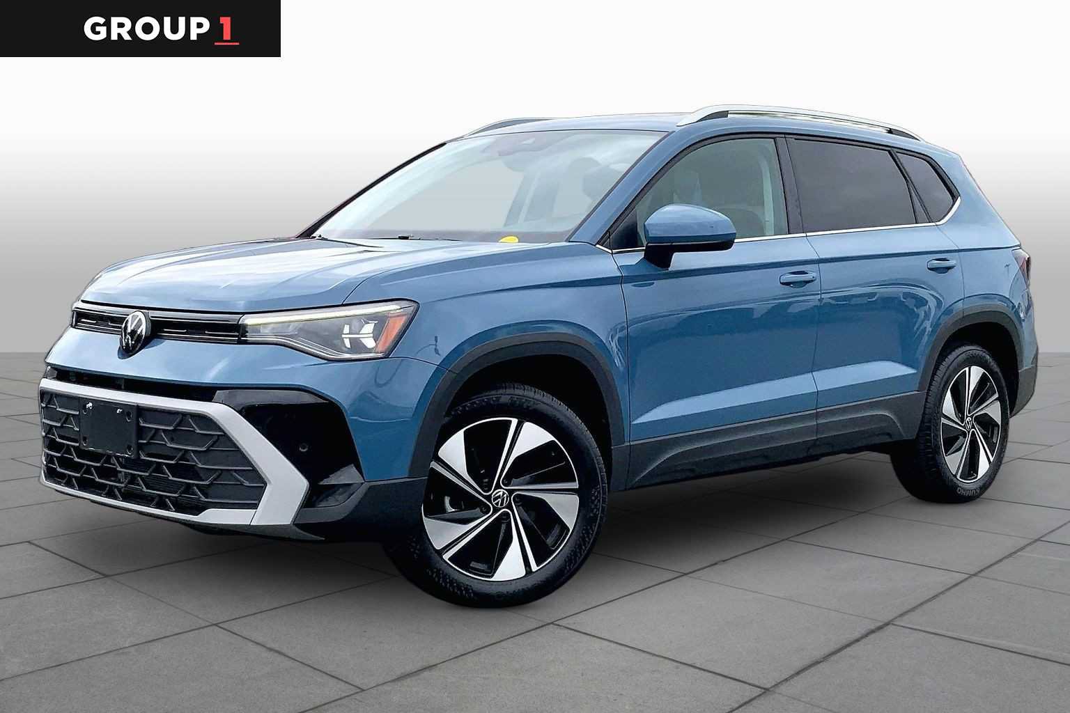 Used 2025 Volkswagen Taos SE AWD/4WD image 1