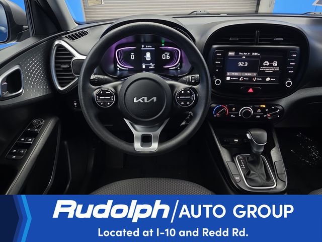 Used 2025 Kia Soul LX w/ LX Technology Package FWD image 14