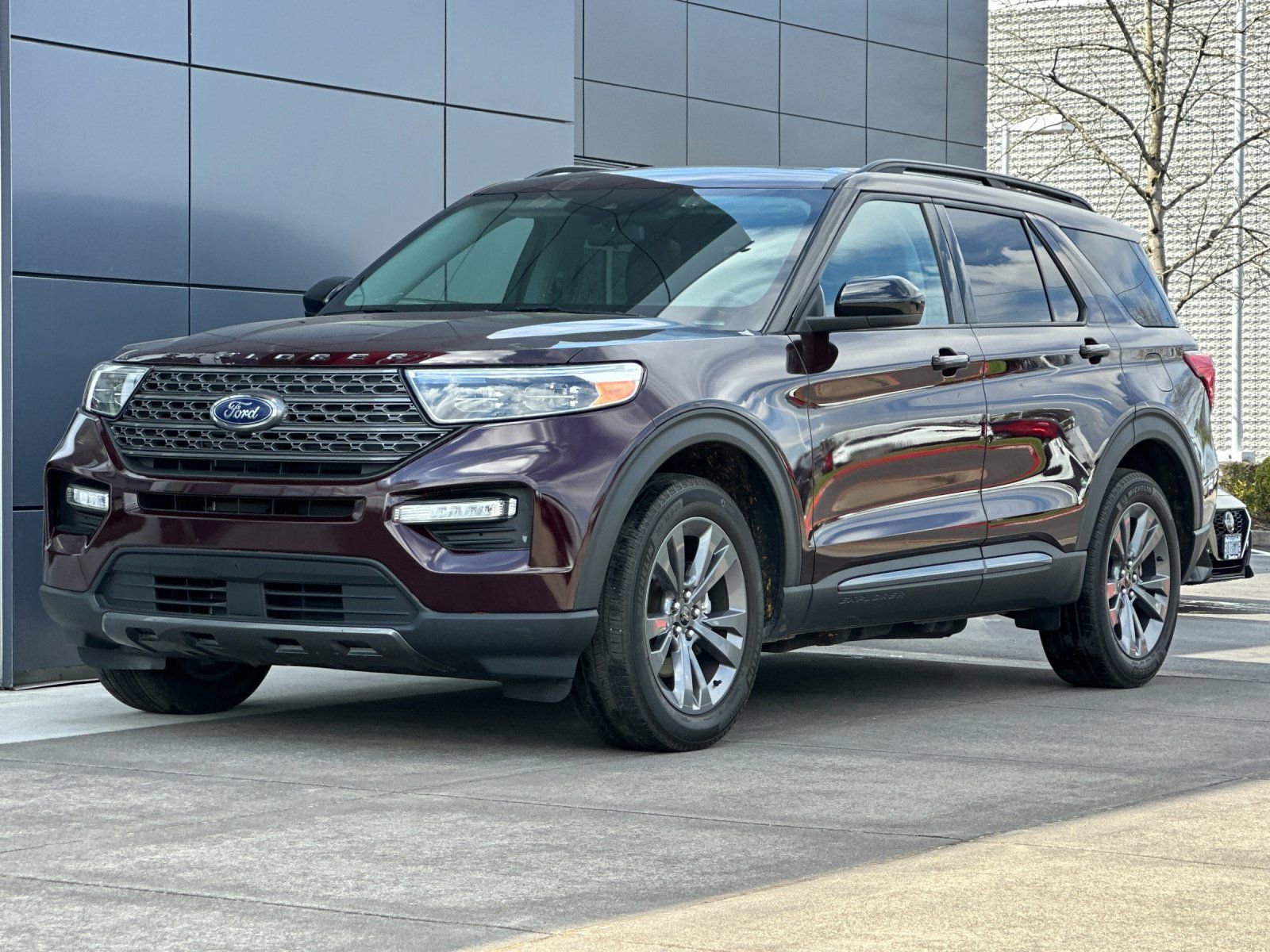 Used 2023 Ford Explorer XLT w/ Equipment Group 202A AWD/4WD image 7